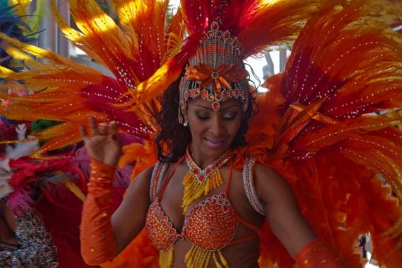 Desfile de batucadas y capoeira