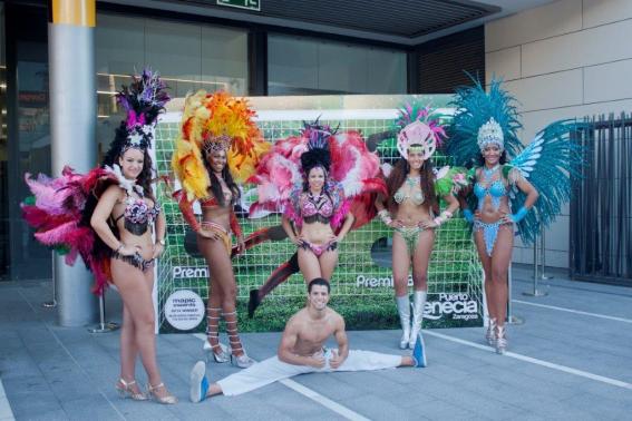 Desfile de batucadas y capoeira