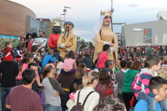 Gigantes y cabezudos Puerto Venecia