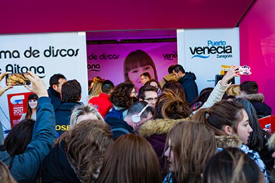 Firma de discos de Aitana