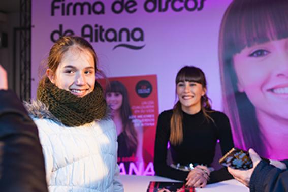 Firma de discos de Aitana