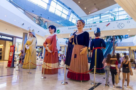 Exposición de gigantes y cabezudos