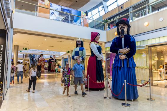 Exposición de gigantes y cabezudos