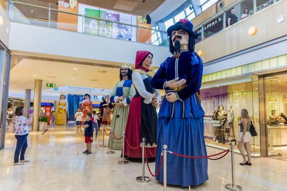 Exposición de gigantes y cabezudos