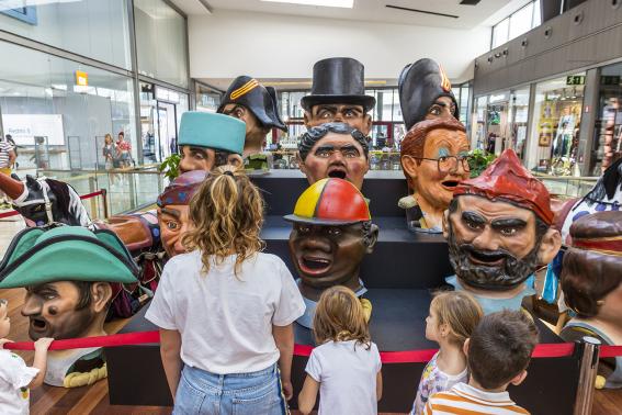 Exposición de gigantes y cabezudos