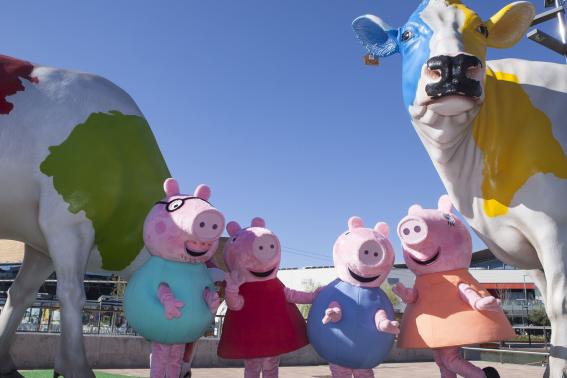 La familia de Peppa Pig visita Puerto Venecia