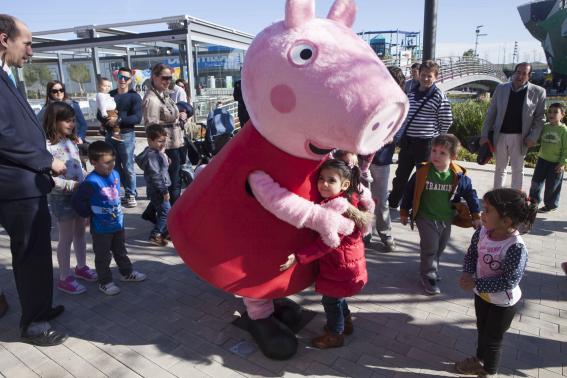 La familia de Peppa Pig visita Puerto Venecia