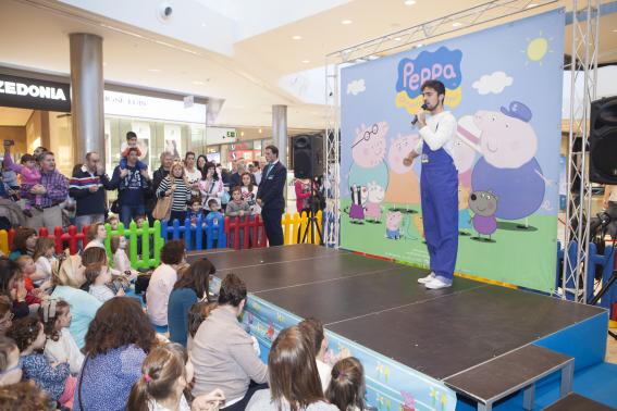 La familia de Peppa Pig visita Puerto Venecia