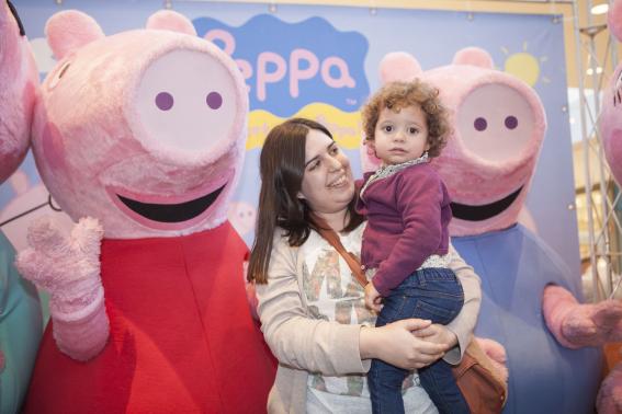 La familia de Peppa Pig visita Puerto Venecia