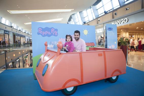 La familia de Peppa Pig visita Puerto Venecia