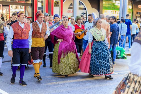 Comparsa oficial cabezudos